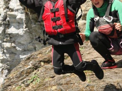 Canyoning f�r Gro� und Klein bei der Gruppenreise f�r Familien in Norwegen