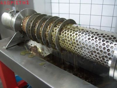 Eine moderne Oliven�lpresse