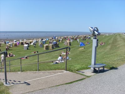 Der gr�ne Strand von B�sum ist ca. 9 km entfernt.