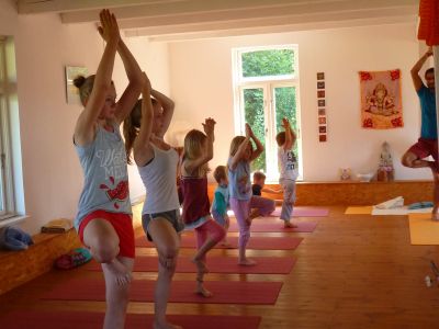 Yoga f�r Kinder an der Nordsee Watt Familienurlaub
