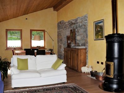 das gem�tliche Kaminzimmer der Pension Anderb�tt