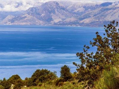 Wandergruppe an der K�ste im Nordwesten von Korfu