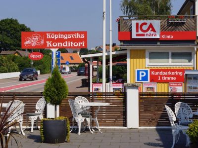 K�piingsvik mit Supermarkt, B�cker, Cafe