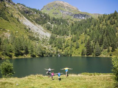 urlaub in den bergen mit kindern bergsee