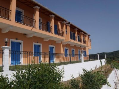 Villa KaliMeera Studios Zimmer Ferienwohnungen Vorgarten