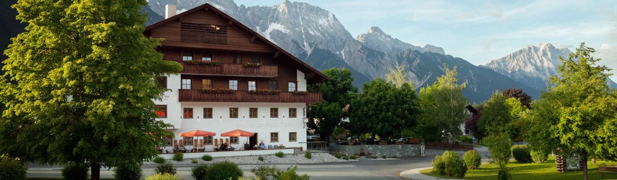 Familien Landhotel in Tirol Kinderhotel Tirol Sommer Berge B�ume