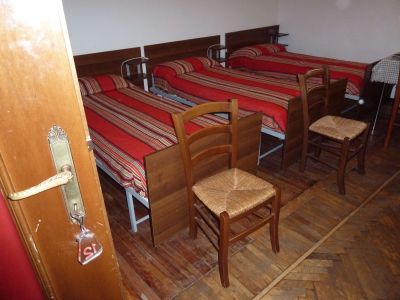 Eines der G�stezimmer im Posto Tappa in Elva w�hrend der Wanderreise im Valle Maira