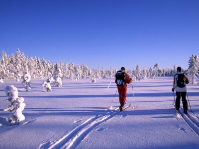 Auf Skitour in der weiten Landschaft (Foto: Sandra Peter und Jochen Oetinger)