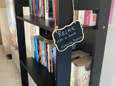 B�cherregal im Strandhotel