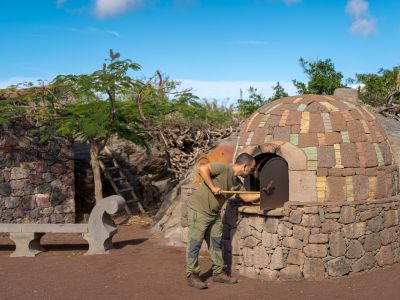 Steinofen im �ko-Hotel auf Gran Canaira f�r besondere Abendessen