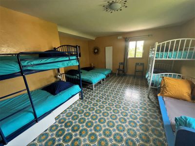 mehrbettzimmer mit sch�nem Boden