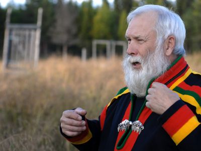 Lars erz�hlt spannende Geschichten (Foto: Sandra Peter und Jochen Oetinger)