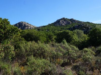 Urlaub und Wandern in den Bergen im Agriturismo auf Sardinien