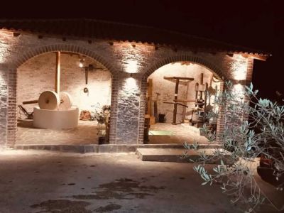 Aussstellung mit alten M�hlsteinen